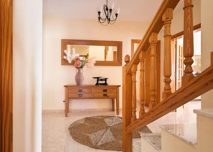 Vela Latina, A To Enjoy! קוסטה טגוויסה