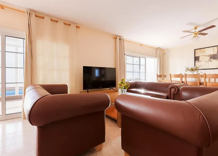 Vela Latina, A To Enjoy! וילה קוסטה טגוויסה