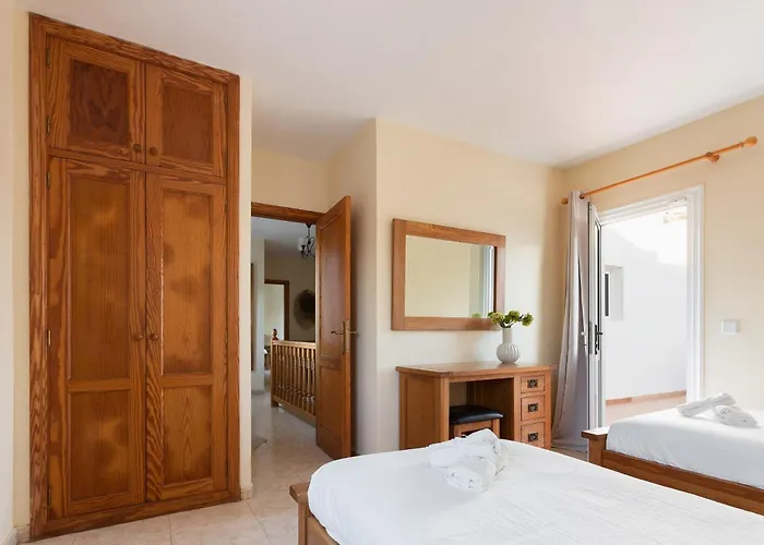 Vela Latina, A To Enjoy! קוסטה טגוויסה