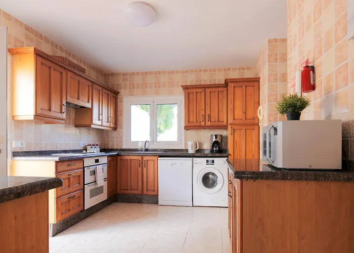 Vela Latina, A To Enjoy! וילה